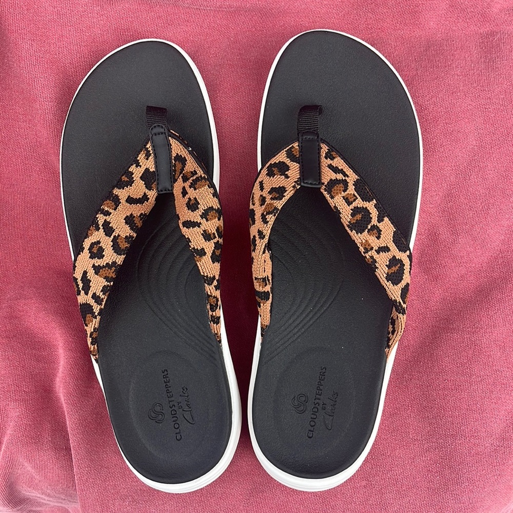 Clarks cloudsteppers lola point flip flops